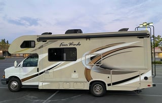 Very Clean! 2017 THOR Four Winds 24 ft. Good Size.
