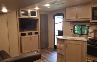 Greg and Sarah's Family Friendly Camper w/Roku TV