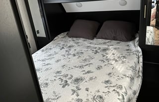 Bobo! 21 Cherokee Grey Wolf Toy Hauler