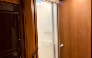 Lucy - Luxury RV for Your Stay in Camp Sherman