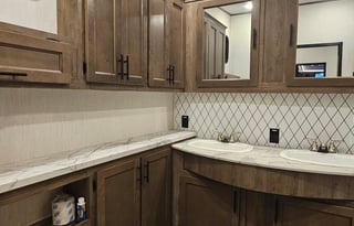 King Bed/sleeps 6/ 1.5 bath/ Outdoor Kitchen