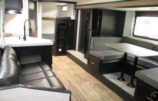 2022 32' Grey Wolf 26BRB