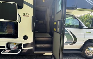 2021ENTEGRA ODYSSEY 31F*SLEEPS 10*UNLIMITED MILES*