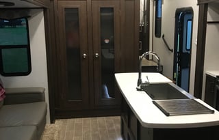 Dutchmen Atlas Fifth Wheel