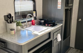 Lightweight 2022 Dutchmen RV Aspen Trail 17BH