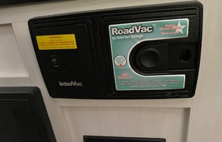 R-POD 193 w/King Size Bed **Delivery Offered**