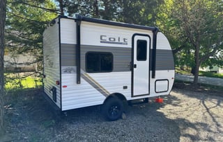 Cozy Bunkhouse Pet Friendly Camper
