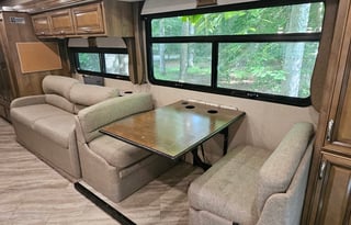 DELIVERY: 2019 Bounder - 2FB - 3 Bunks - Washer