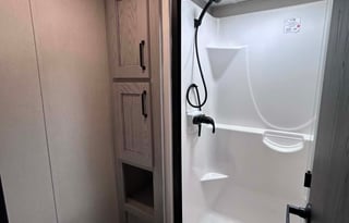 5th Wheel Montana High Country - Two Full Bath