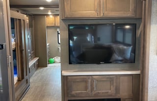 Family Friendly Luxury RV - Sleeps up to 8 Guests