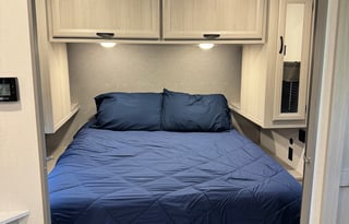 Beautiful Family Friendly 33 FT. Aurora RV
