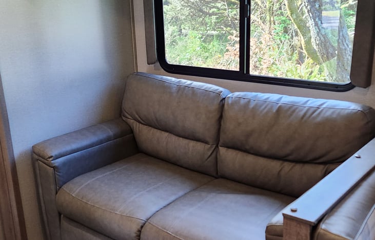 Tri-fold pull out sofa/ full bed