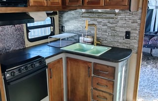 2015 Spacious Carbon Toy Hauler sleeps 8