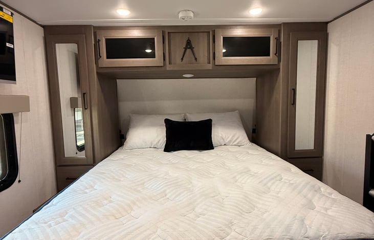 12 in Queen Bed hybrid mattress