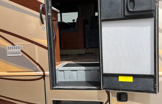 Holiday Rambler Admiral 32V