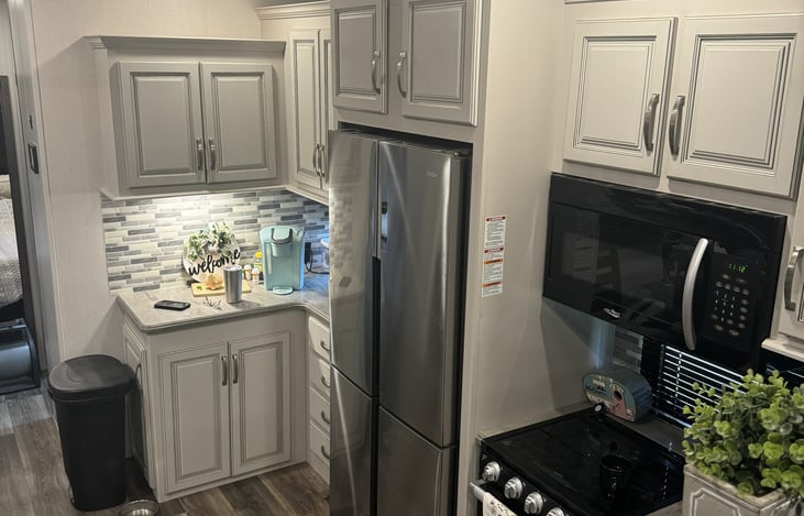 Counter top and refrigerator