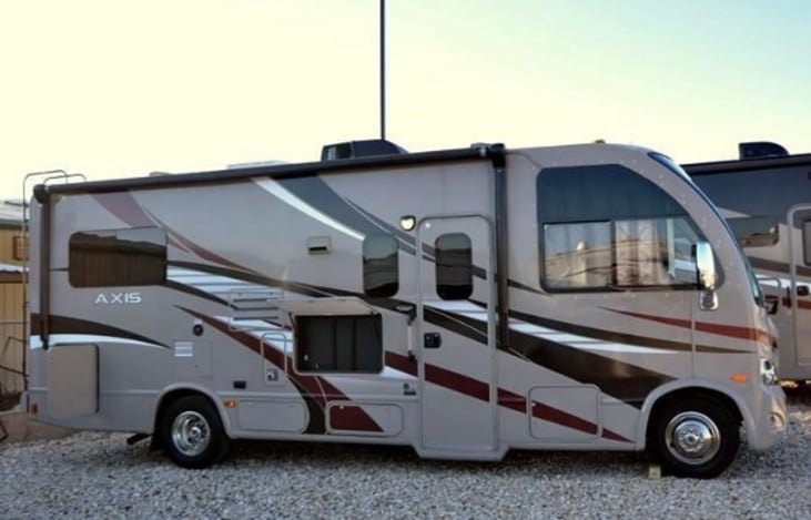 2015 Axis 24.1 | RVshare