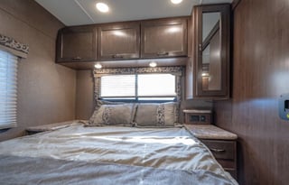 C9:Luxury Thor 10 Sleeper w 3 Bunks! 2 Slides-WiFi