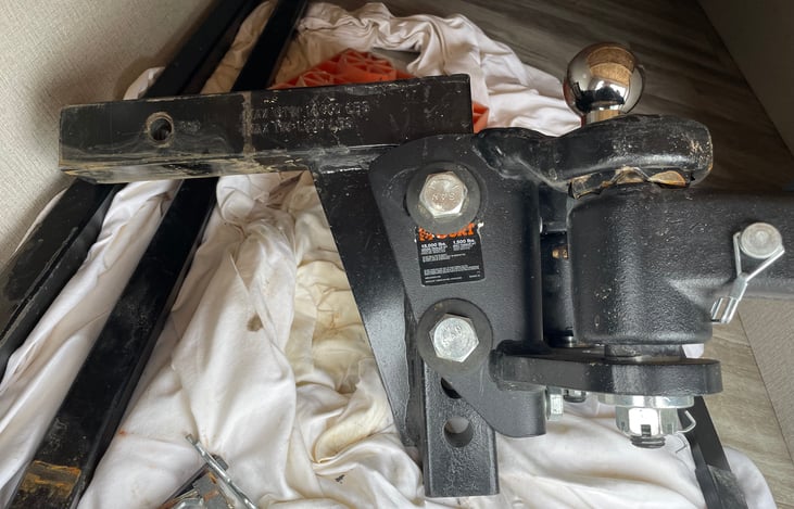 (included) Distribution Hitch