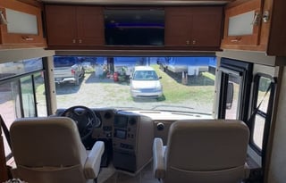 Fully Loaded Winnebago Tour bus 40'