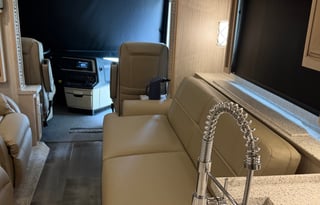 Luxury on the Road: 2020 Newmar Ventana 3717