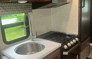 Mini RV, Mega Memories - Sleeps 6, Drives Easy