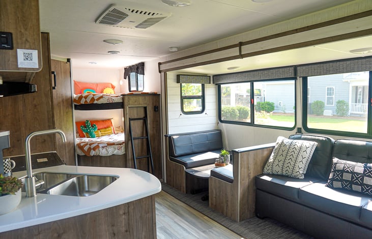 Spacious, modern, beautiful. Dinette table can be lifted or can stay down for bedding. Full sink, comfy couch that can also lay down for bedding.