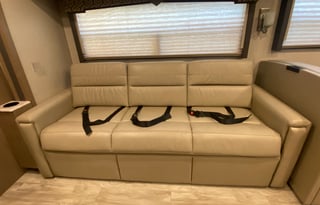 2021 Thor Hurricane 36' 1 1/2 baths