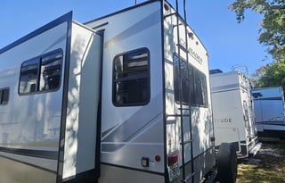 2023 5th Wheel-The Comfort Crusader