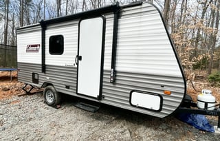 Lightweight, Pet-Friendly Bunkhouse Camper Rental