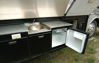 2006 Fleetwood Discovery Motor Home, 39 ft