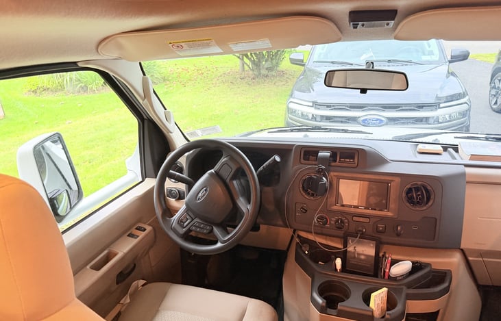 Touchscreen stereo with Bluetooth and backup camera display