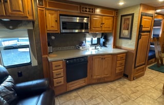 Relax & Unwind – Luxury RV Around OCMD!