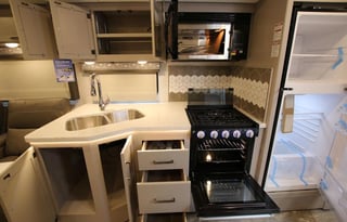 2022 Thor Motor Coach Hurricane 34R-4144