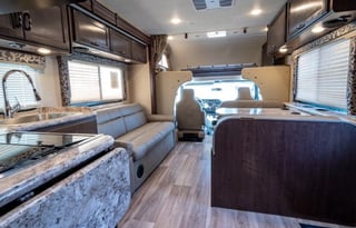 C9-Luxury Four Winds 10 Sleeper w Bunks! 2 Slides
