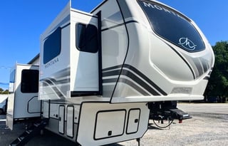 Montana Legacy | Large Luxurious RV with 5 slides