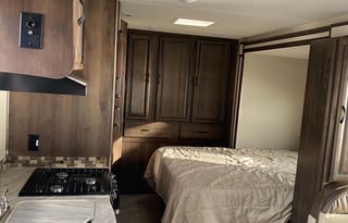 2018 Mercedes Sprinter. 25' & 14mpg!