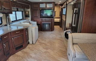 TGGB-The GR8 GREY Buffalo! (2017 Bounder 36Y)