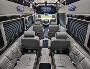 Ultimate Toys Mercedes-Benz Ultimate Coach
