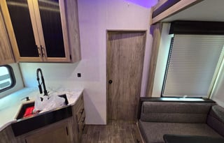 Cherokee Artic Wolf 287BH