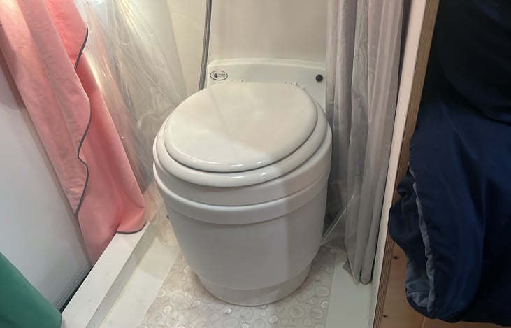 Dry Flush toilet for NO SMELL usage