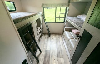 Outback | Large & Luxurious w/ Bunkhouse Sleeps 10