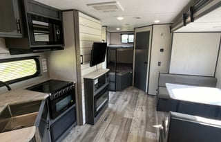 Sparkling Clean & Fully Stocked Travel Trailer
