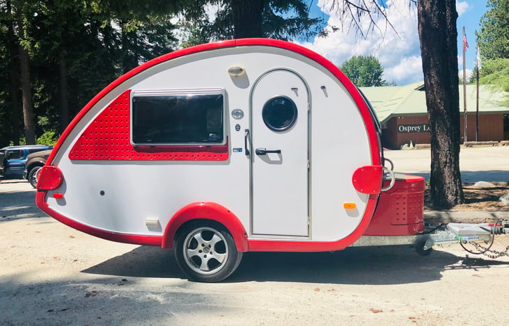 Red Rv Small Fun Red and White T@B 2008 Kitchen Table Large Bed | RVshare