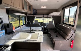 ⭐️2021 CLASS C RV, EASY TO DRIVE AND READY TO GO⭐️