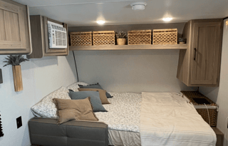 2025 Coleman 17B Cozy Nomad