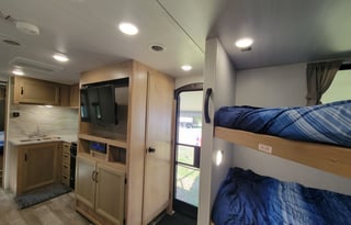 Winnebago Spacious Luxury with Bunkhouse and Slide