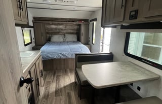 Perfect lightweight camper! Pet Friendly.