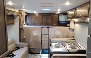 32ft 2023 Conquest Class-C RV - Pet Friendly!