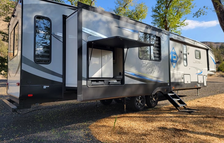 Outdoor prep kitchen 2nd fridge / freezer